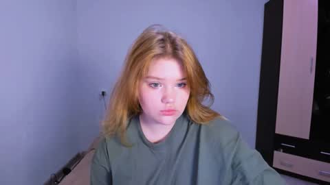 hi Im Mina  online show from November 10, 2025, 1:37 am