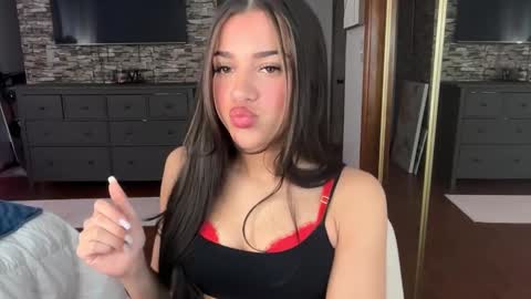 Mina online show from February 5, 2026, 1:27 pm