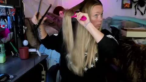 Mindy Mars online show from October 8, 2025, 2:58 pm