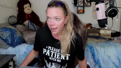 Mindy Mars online show from November 8, 2025, 6:40 pm