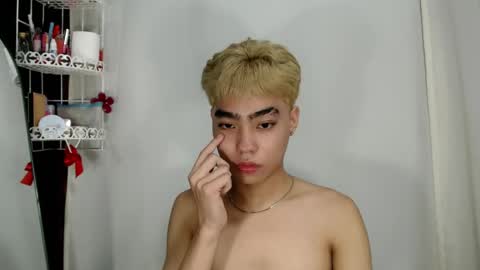 mingkla_man online show from April 14, 2026, 2:17 am