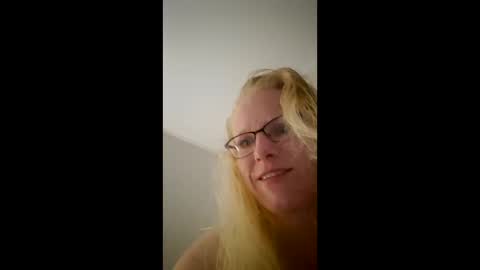 Snapshot of minglingmumma chatting on January 15, 2026, 10:09 am minglingmumma online show from January 15, 2026, 10:09 am