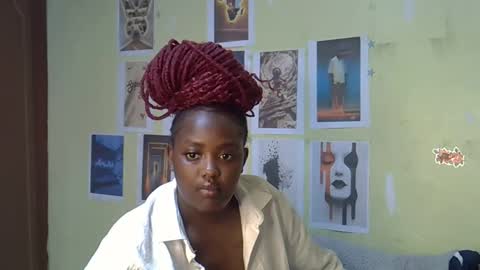 mini_karee online show from March 3, 2026, 3:40 pm