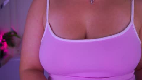 minifox_ online show from September 27, 2025, 6:40 am