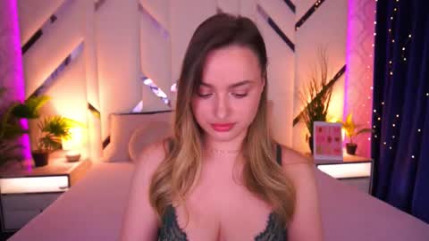 minifox_ online show from March 1, 2026, 8:27 am