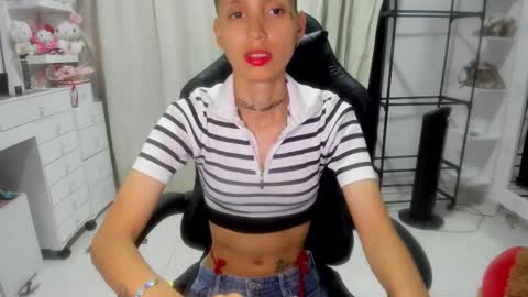 Loly online show from November 28, 2025, 4:09 pm