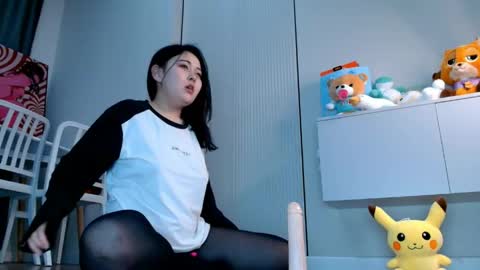 Minji online show from April 15, 2026, 12:56 pm