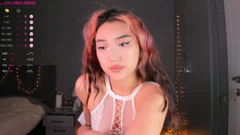 minnie_jin online show from December 14, 2024, 2:21 pm