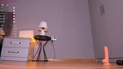 minnie_jin online show from February 5, 2025, 5:20 pm