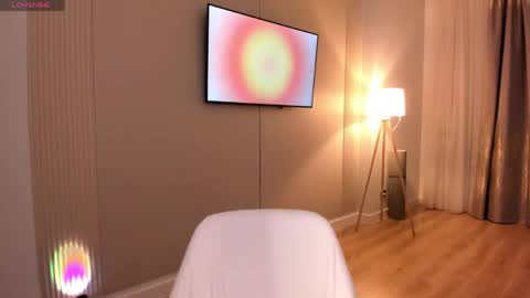 minnie_jin online show from April 15, 2026, 1:51 pm