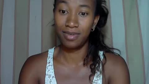 minouch211907 online show from February 15, 2025, 2:58 am