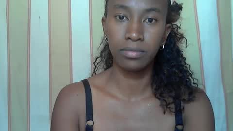 minouch211907 online show from February 18, 2025, 11:11 am