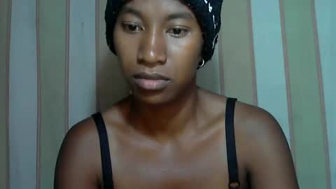 minouch211907 online show from February 21, 2025, 2:50 am