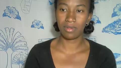 minouch211907 online show from December 19, 2025, 2:29 am