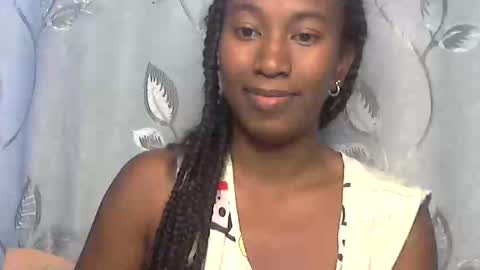 minouch211907 online show from April 24, 2026, 1:13 pm