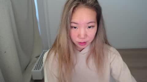 mira_g online show from October 2, 2025, 7:04 am