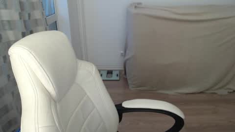 mira_g online show from February 11, 2026, 2:33 pm