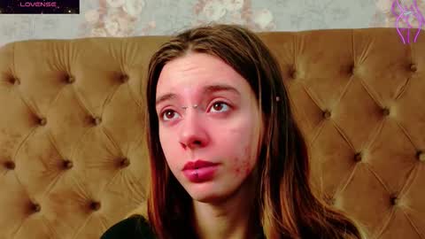 mira_lynxx online show from November 30, 2025, 2:04 am