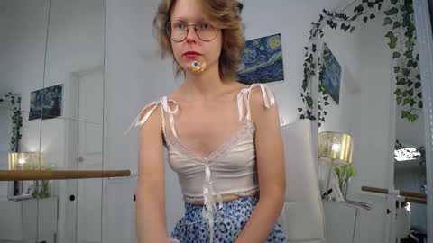 mira_marni online show from September 18, 2025, 11:12 am