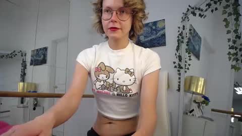 mira_marni online show from October 3, 2025, 11:07 am