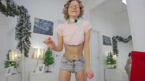 Snapshot of mira_marni chatting on December 15, 2025, 11:14 am mira_marni online show from December 15, 2025, 11:14 am