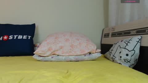 mira_one_ online show from December 5, 2024, 2:11 pm