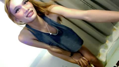 Zoey online show from December 14, 2024, 5:25 pm