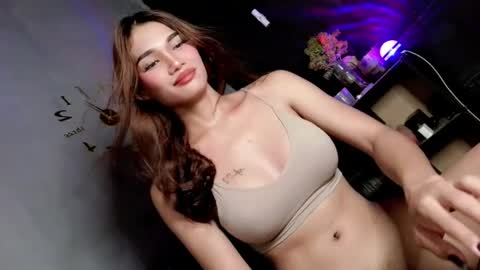 Zoey online show from May 12, 2026, 3:47 am