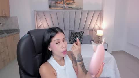 miranda_crawfor online show from October 15, 2025, 11:54 am