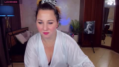 MirandaDyson online show from September 17, 2025, 11:01 am