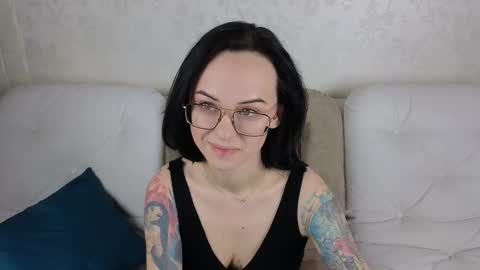 Mira online show from March 6, 2025, 9:09 pm