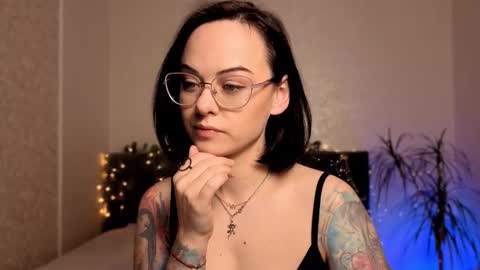 MiraSkyy online show from December 3, 2025, 4:27 pm