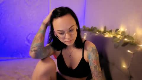 Snapshot of miraskyy chatting on May 27, 2026, 4:37 pm MiraSkyy online show from May 27, 2026, 4:37 pm