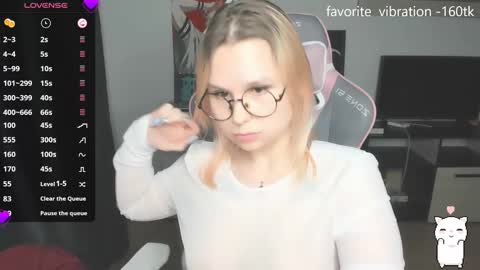 Kira online show from September 14, 2025, 6:07 pm