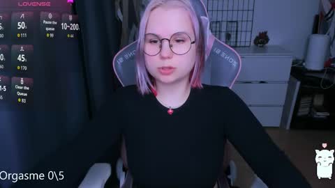 Kira online show from April 21, 2026, 7:06 pm