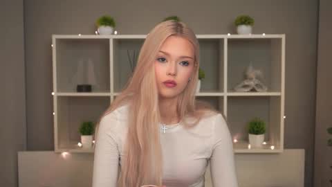 Elsa online show from October 28, 2025, 9:28 pm