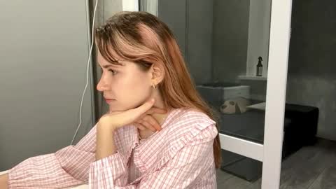 Molly online show from September 12, 2025, 7:36 pm