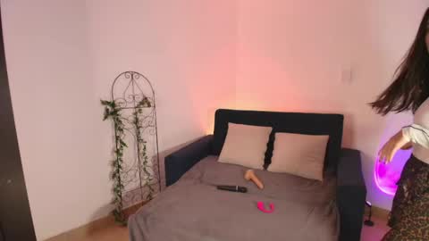 KRAVE  online show from April 18, 2026, 11:49 pm