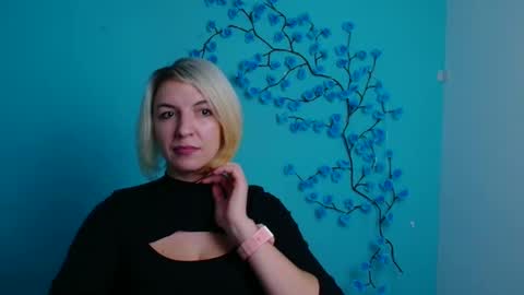 Mishelle online show from December 22, 2025, 6:38 pm