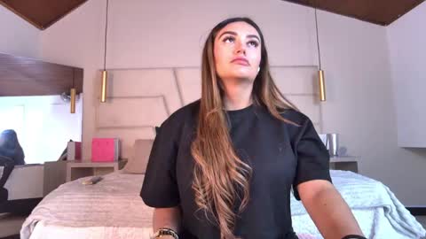 miss__ary_ online show from April 17, 2026, 12:08 pm
