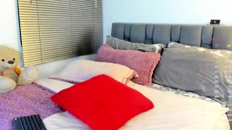 Snapshot of miss__jones_ chatting on May 13, 2026, 12:52 am miss__jones_ online show from May 13, 2026, 12:52 am