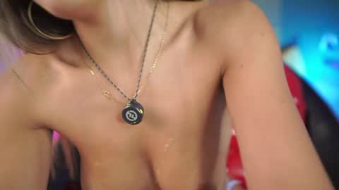 Zoe online show from April 15, 2026, 6:48 pm