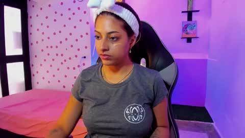 Akemi 3 online show from September 10, 2025, 1:33 pm