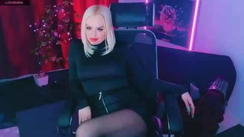 Snapshot of miss_alice_silver chatting on June 22, 2026, 5:32 pm miss_alice_silver online show from June 22, 2026, 5:32 pm