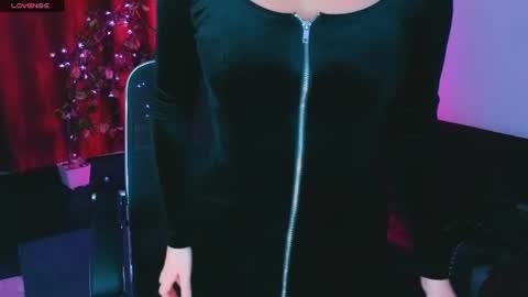 Snapshot of miss_alice_silver chatting on June 25, 2026, 4:33 pm miss_alice_silver online show from June 25, 2026, 4:33 pm