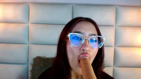 miss_ariss online show from April 22, 2026, 2:36 am