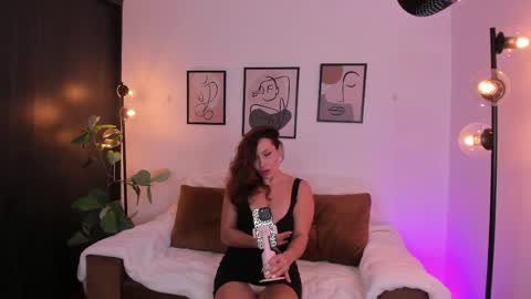 Charlize online show from April 14, 2026, 3:12 am