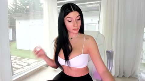 miss_diamond__ online show from February 4, 2025, 7:18 am