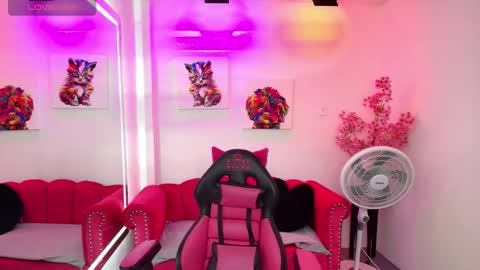 Melanie online show from September 24, 2025, 12:30 pm