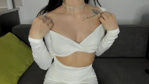 Emily online show from December 25, 2024, 4:43 pm